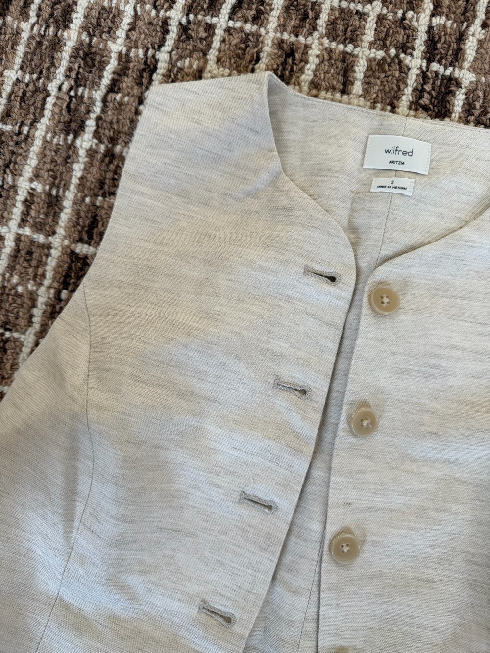 Aritzia button down vest - Picture 3 of 4